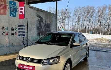Volkswagen Polo VI (EU Market), 2011 год, 700 000 рублей, 2 фотография