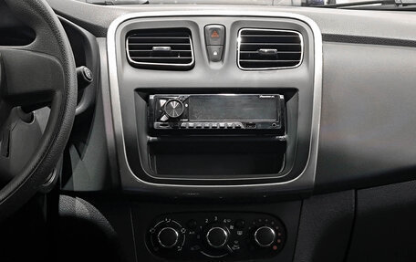 Renault Logan II, 2017 год, 735 000 рублей, 18 фотография