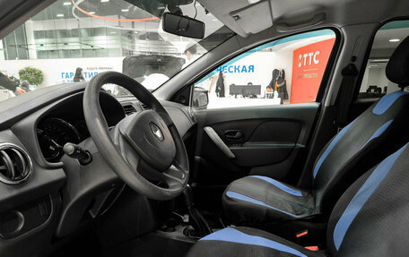 Renault Logan II, 2017 год, 735 000 рублей, 20 фотография