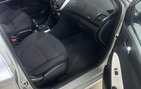 Hyundai Solaris II рестайлинг, 2012 год, 750 000 рублей, 5 фотография