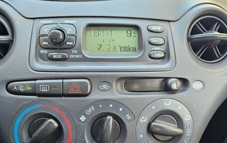 Toyota Yaris I рестайлинг, 2000 год, 295 000 рублей, 10 фотография