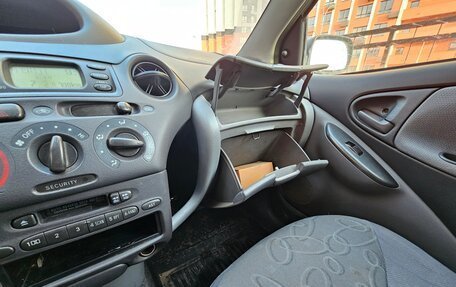 Toyota Yaris I рестайлинг, 2000 год, 295 000 рублей, 13 фотография