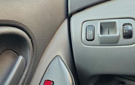 Toyota Yaris I рестайлинг, 2000 год, 295 000 рублей, 11 фотография