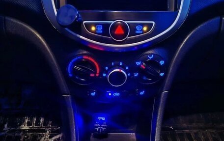 Hyundai Solaris II рестайлинг, 2011 год, 535 000 рублей, 9 фотография