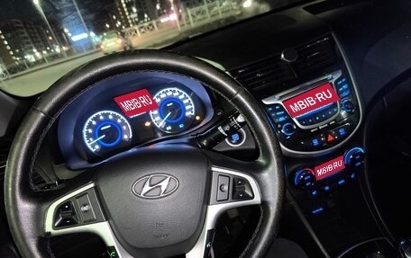 Hyundai Solaris II рестайлинг, 2011 год, 700 000 рублей, 1 фотография