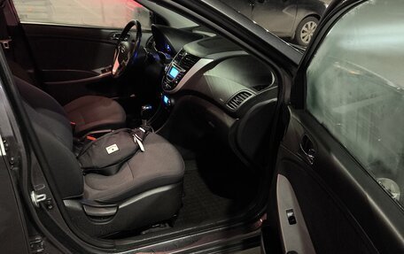 Hyundai Solaris II рестайлинг, 2011 год, 700 000 рублей, 4 фотография