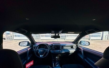 Toyota RAV4, 2018 год, 3 000 000 рублей, 13 фотография