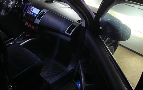 Mitsubishi Outlander III рестайлинг 3, 2011 год, 1 000 000 рублей, 12 фотография