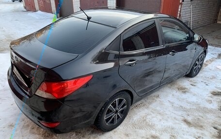 Hyundai Solaris II рестайлинг, 2011 год, 580 000 рублей, 4 фотография