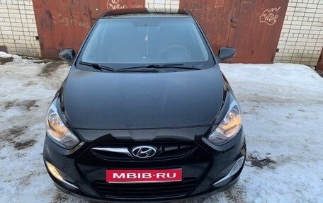 Hyundai Solaris II рестайлинг, 2011 год, 580 000 рублей, 1 фотография