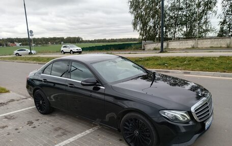 Mercedes-Benz E-Класс, 2020 год, 2 750 000 рублей, 3 фотография