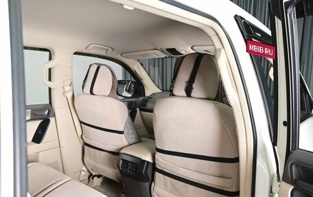 Toyota Land Cruiser Prado 150 рестайлинг 2, 2019 год, 4 717 000 рублей, 11 фотография