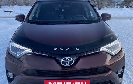 Toyota RAV4, 2018 год, 3 020 000 рублей, 2 фотография