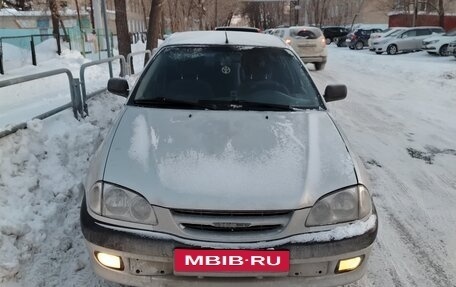 Toyota Avensis III рестайлинг, 2001 год, 400 000 рублей, 1 фотография