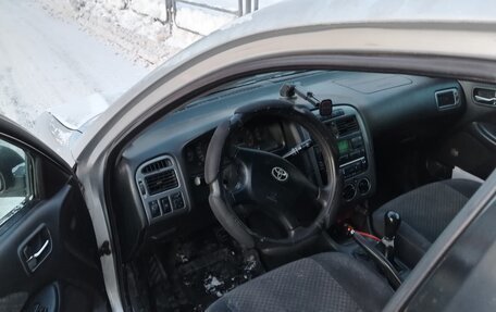 Toyota Avensis III рестайлинг, 2001 год, 400 000 рублей, 4 фотография