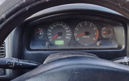 Toyota Avensis III рестайлинг, 2001 год, 400 000 рублей, 6 фотография