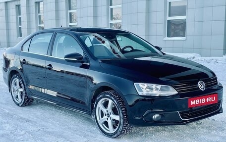 Volkswagen Jetta VI, 2013 год, 1 000 000 рублей, 2 фотография