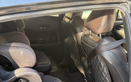 Toyota C-HR I рестайлинг, 2017 год, 2 170 000 рублей, 9 фотография