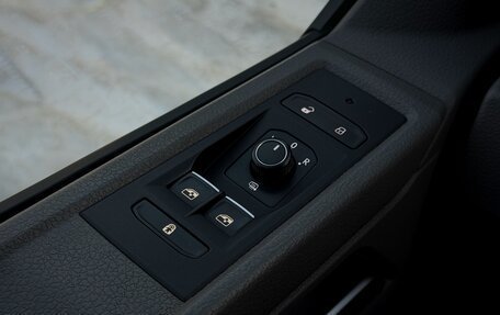 Volkswagen Caravelle T6 рестайлинг, 2021 год, 4 800 000 рублей, 14 фотография