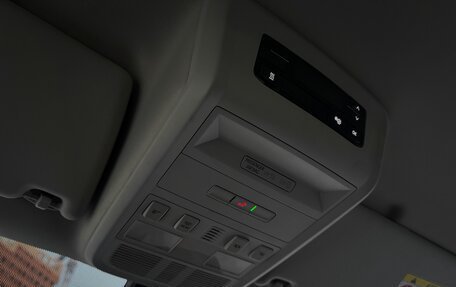 Volkswagen Caravelle T6 рестайлинг, 2021 год, 4 800 000 рублей, 18 фотография