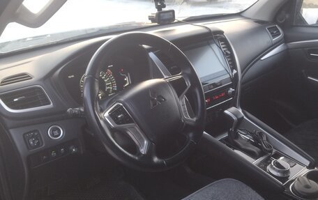 Mitsubishi Pajero Sport III рестайлинг, 2022 год, 3 850 000 рублей, 5 фотография