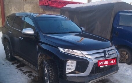 Mitsubishi Pajero Sport III рестайлинг, 2022 год, 3 850 000 рублей, 2 фотография