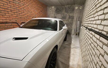 Dodge Challenger III рестайлинг 2, 2018 год, 5 500 000 рублей, 2 фотография