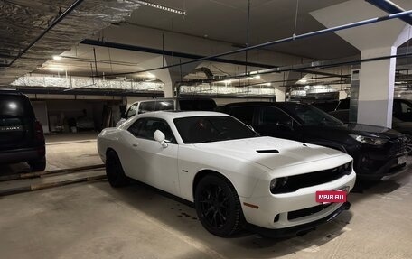 Dodge Challenger III рестайлинг 2, 2018 год, 5 500 000 рублей, 10 фотография