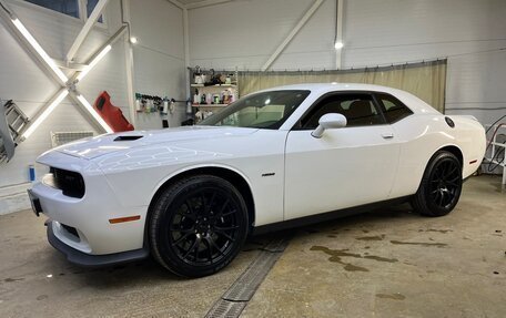 Dodge Challenger III рестайлинг 2, 2018 год, 5 500 000 рублей, 12 фотография