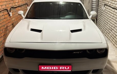 Dodge Challenger III рестайлинг 2, 2018 год, 5 500 000 рублей, 8 фотография