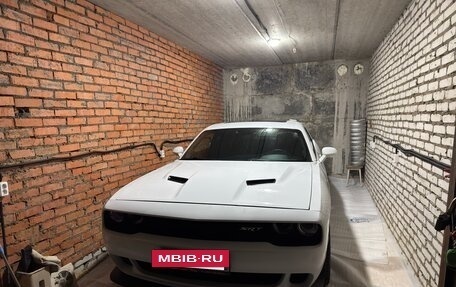 Dodge Challenger III рестайлинг 2, 2018 год, 5 500 000 рублей, 9 фотография