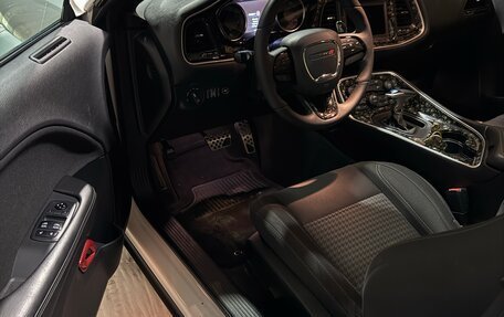 Dodge Challenger III рестайлинг 2, 2018 год, 5 500 000 рублей, 21 фотография