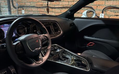 Dodge Challenger III рестайлинг 2, 2018 год, 5 500 000 рублей, 20 фотография