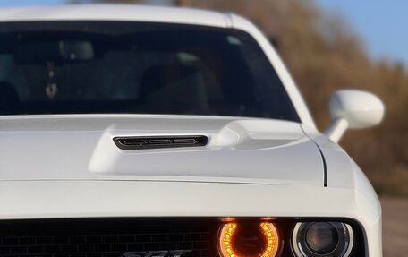 Dodge Challenger III рестайлинг 2, 2018 год, 5 500 000 рублей, 19 фотография