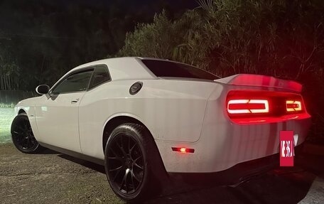 Dodge Challenger III рестайлинг 2, 2018 год, 5 500 000 рублей, 18 фотография