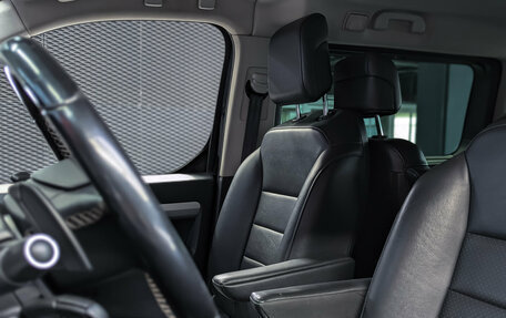 Opel Zafira Life I, 2020 год, 3 400 000 рублей, 20 фотография