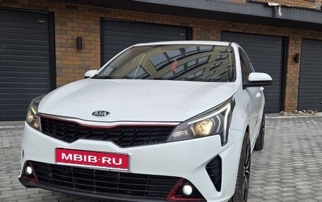 KIA Rio IV, 2021 год, 1 830 000 рублей, 1 фотография