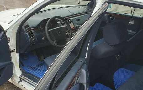 Mercedes-Benz E-Класс, 1996 год, 220 000 рублей, 6 фотография