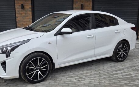 KIA Rio IV, 2021 год, 1 830 000 рублей, 2 фотография