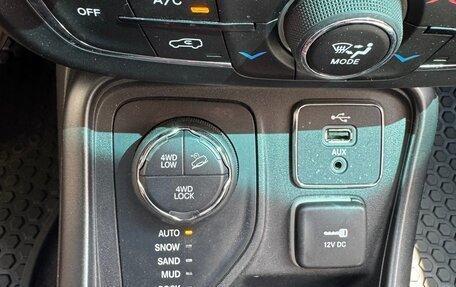 Jeep Compass II, 2018 год, 1 390 000 рублей, 8 фотография