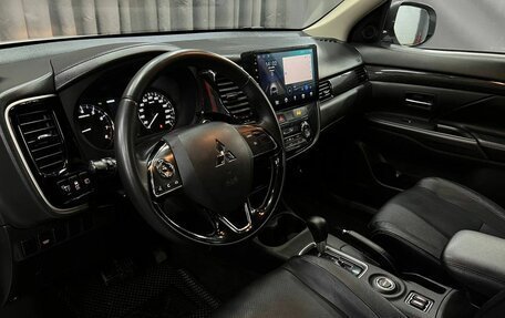 Mitsubishi Outlander III рестайлинг 3, 2016 год, 1 749 888 рублей, 6 фотография