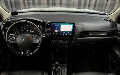 Mitsubishi Outlander III рестайлинг 3, 2016 год, 1 749 888 рублей, 7 фотография