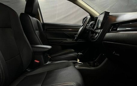 Mitsubishi Outlander III рестайлинг 3, 2016 год, 1 749 888 рублей, 9 фотография