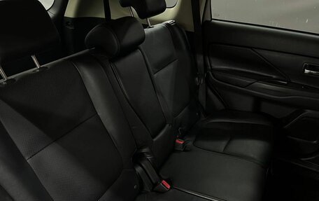 Mitsubishi Outlander III рестайлинг 3, 2016 год, 1 749 888 рублей, 15 фотография