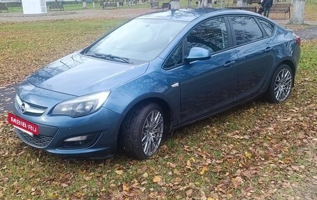 Opel Astra J, 2013 год, 650 000 рублей, 3 фотография