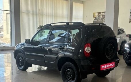 Chevrolet Niva I рестайлинг, 2017 год, 1 030 000 рублей, 6 фотография