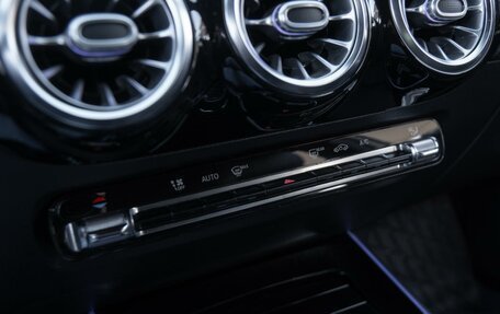 Mercedes-Benz GLA, 2020 год, 3 250 000 рублей, 24 фотография