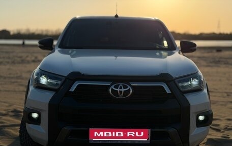 Toyota Hilux VIII, 2020 год, 5 700 000 рублей, 2 фотография
