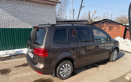Volkswagen Touran III, 2010 год, 750 000 рублей, 2 фотография