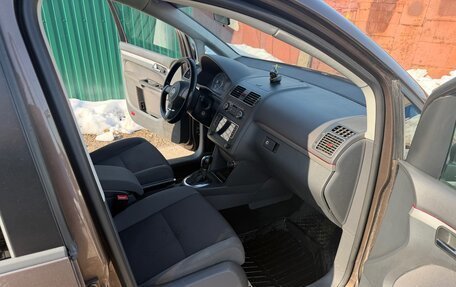 Volkswagen Touran III, 2010 год, 750 000 рублей, 5 фотография